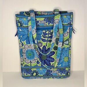 Vera Bradley Blue Doodle Daisy Floral Laptop Tablet Quilted Bag Case‎